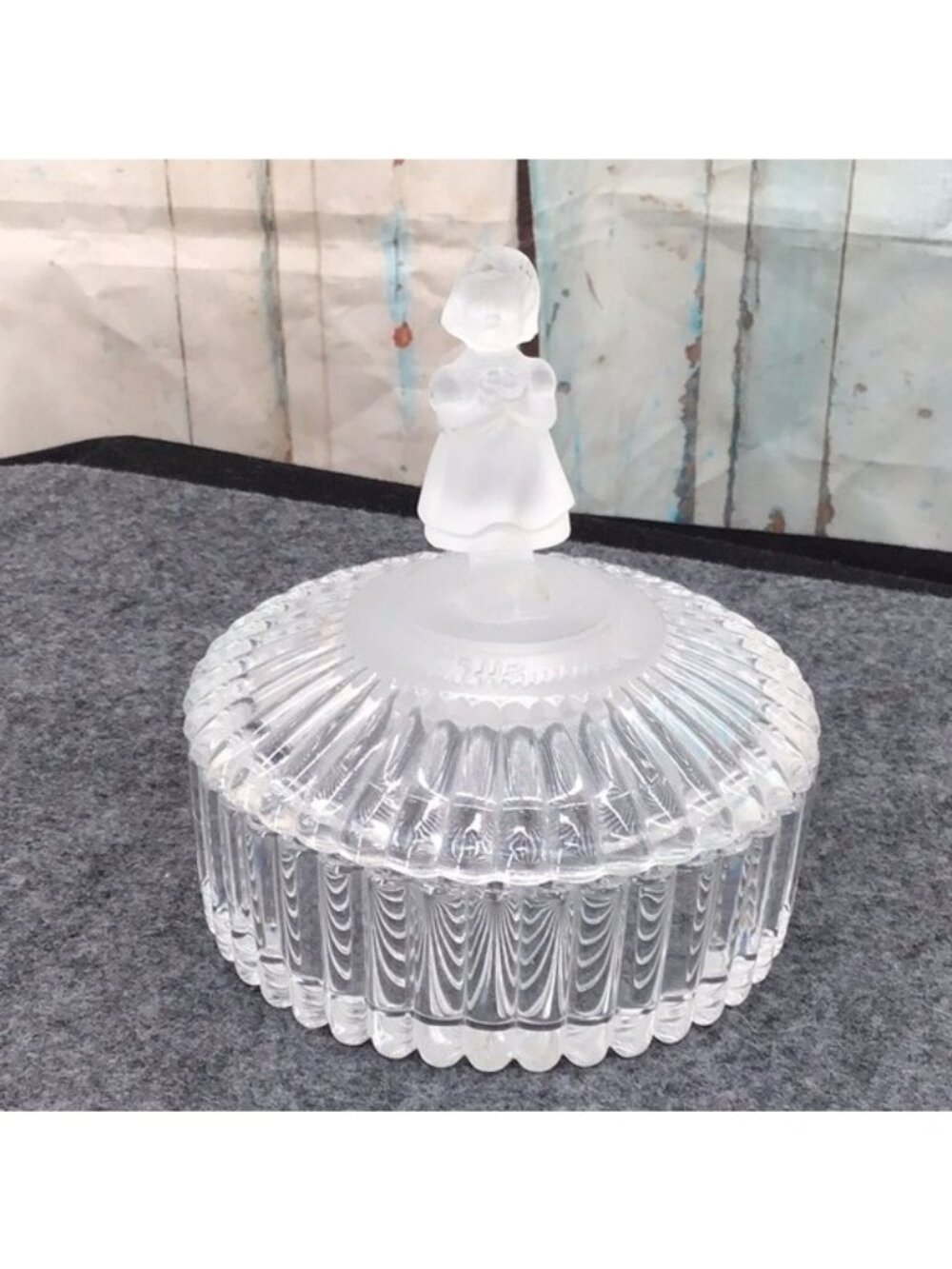 Goebel Hummel Avon 1993 Crystal Round Lidded Trinket Box With Frosted Girl Figur